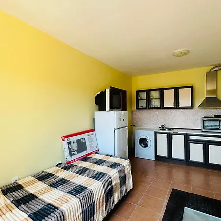 Amadeus I B31 Sunny شقة