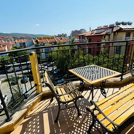 Amadeus I B31 Sunny ساني بيتش