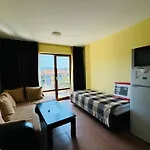 Amadeus I B31 Sunny Apartament *